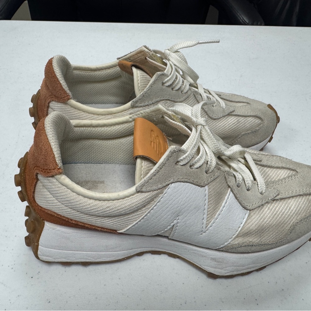 New Balance 327 size 8